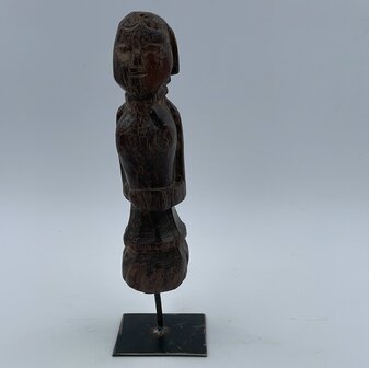 Afrikaans houten beeldje op sokkel