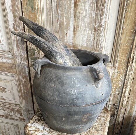 Unieke oude waterpot